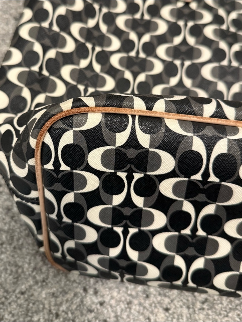 Coach F23673 Optic Signature C Large Coated Canvas Tote - Picture 7 of 16